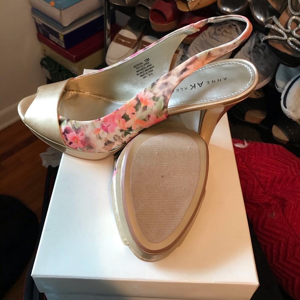 Shoes - Picture 8 of 16